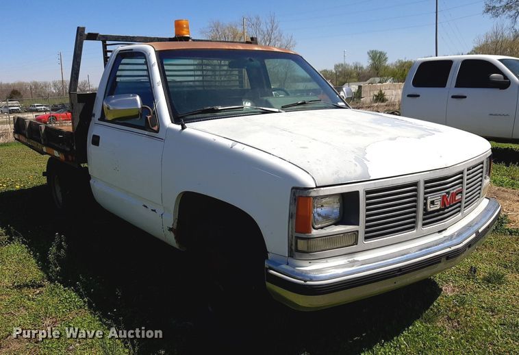 image for item DV9957 1989 GMC Sierra C2500 flatbed pickup truck