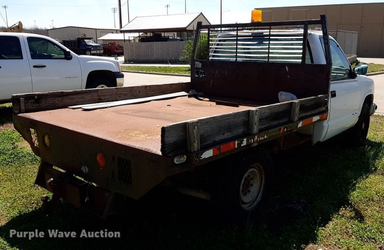 image for item DV9957 1989 GMC Sierra C2500 flatbed pickup truck