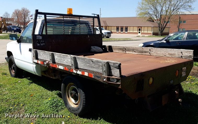 image for item DV9957 1989 GMC Sierra C2500 flatbed pickup truck