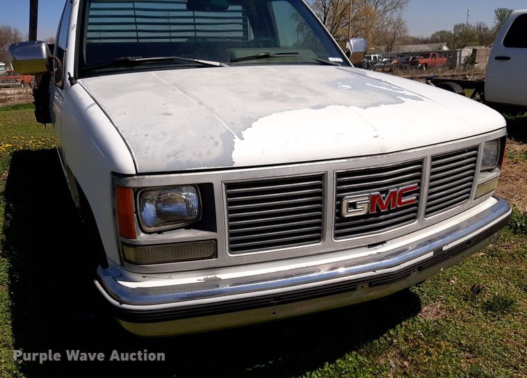 image for item DV9957 1989 GMC Sierra C2500 flatbed pickup truck