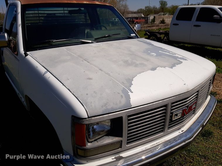 image for item DV9957 1989 GMC Sierra C2500 flatbed pickup truck