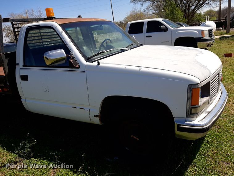 image for item DV9957 1989 GMC Sierra C2500 flatbed pickup truck