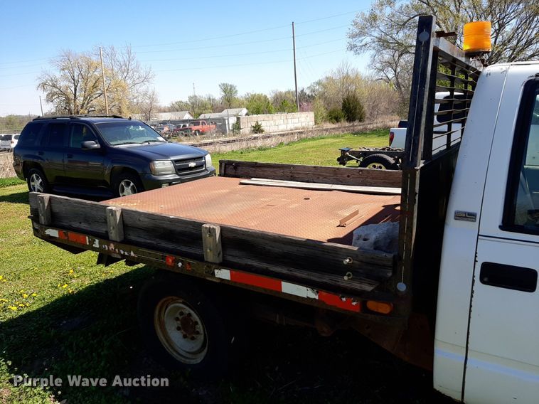 image for item DV9957 1989 GMC Sierra C2500 flatbed pickup truck