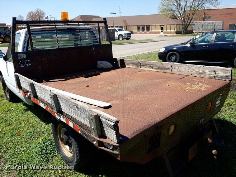 image for item DV9957 1989 GMC Sierra C2500 flatbed pickup truck