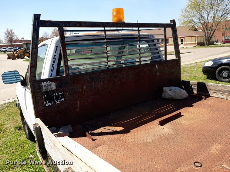 image for item DV9957 1989 GMC Sierra C2500 flatbed pickup truck