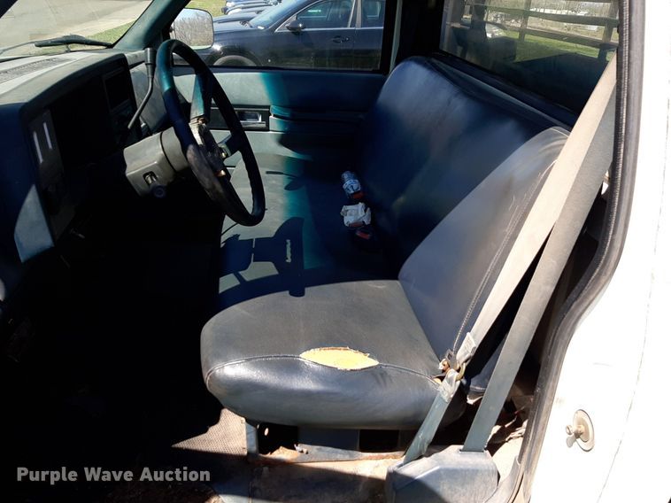 image for item DV9957 1989 GMC Sierra C2500 flatbed pickup truck