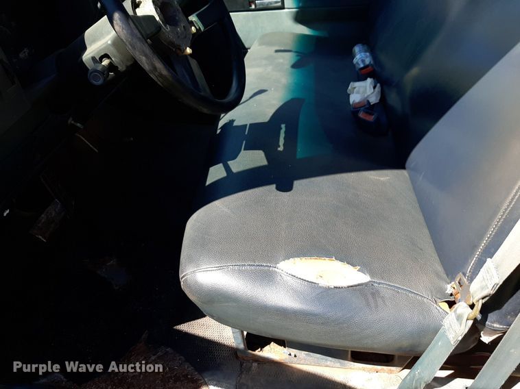 image for item DV9957 1989 GMC Sierra C2500 flatbed pickup truck