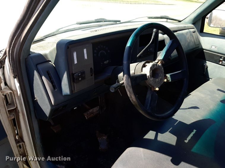 image for item DV9957 1989 GMC Sierra C2500 flatbed pickup truck