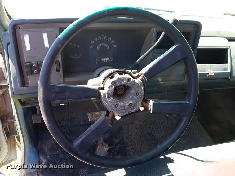 image for item DV9957 1989 GMC Sierra C2500 flatbed pickup truck