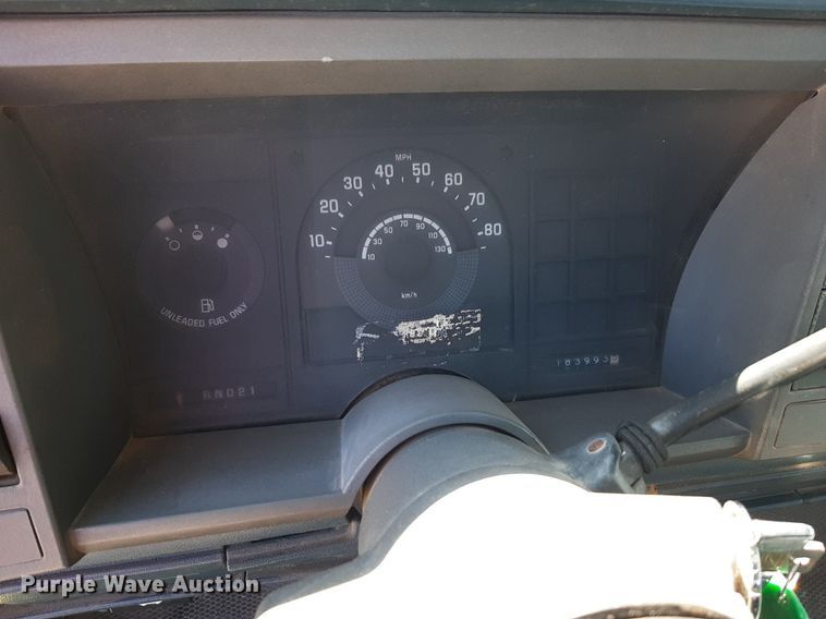 image for item DV9957 1989 GMC Sierra C2500 flatbed pickup truck