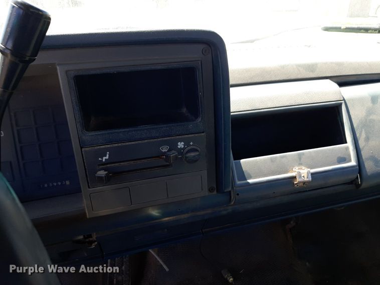 image for item DV9957 1989 GMC Sierra C2500 flatbed pickup truck