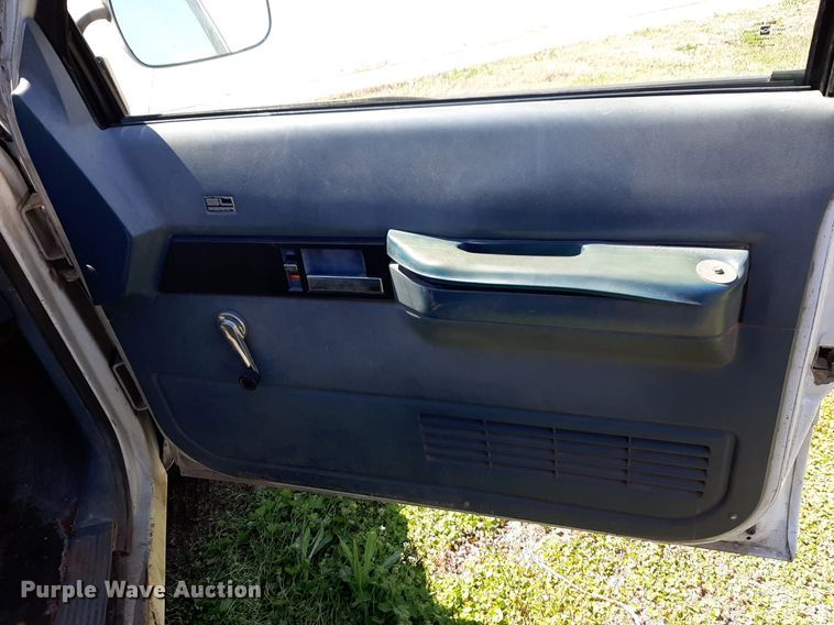 image for item DV9957 1989 GMC Sierra C2500 flatbed pickup truck