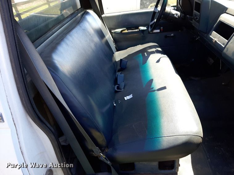 image for item DV9957 1989 GMC Sierra C2500 flatbed pickup truck