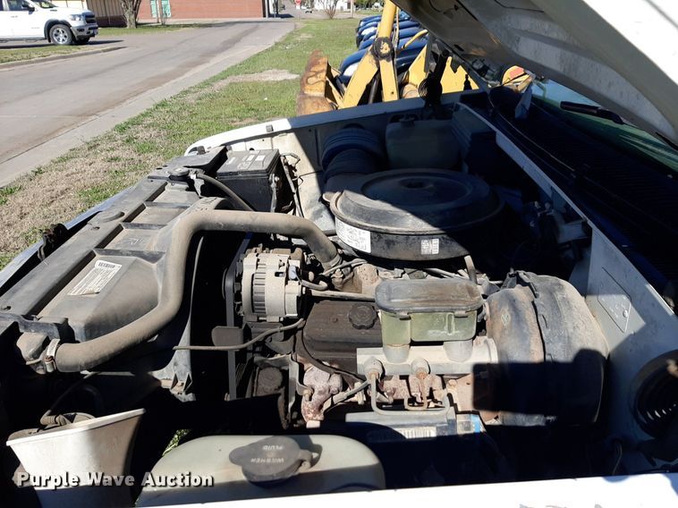 image for item DV9957 1989 GMC Sierra C2500 flatbed pickup truck