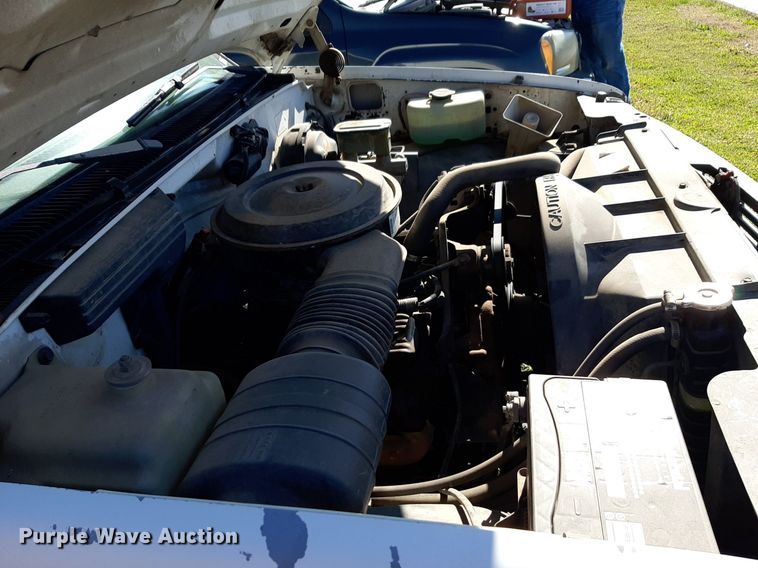 image for item DV9957 1989 GMC Sierra C2500 flatbed pickup truck