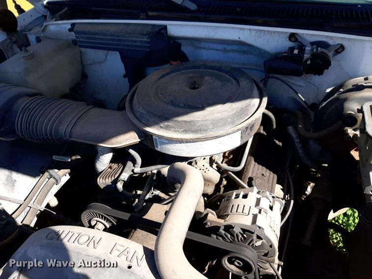 image for item DV9957 1989 GMC Sierra C2500 flatbed pickup truck