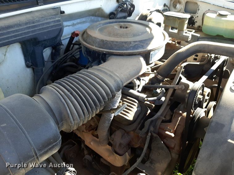 image for item DV9957 1989 GMC Sierra C2500 flatbed pickup truck