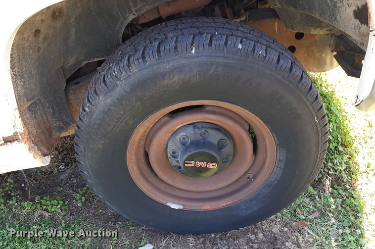 image for item DV9957 1989 GMC Sierra C2500 flatbed pickup truck