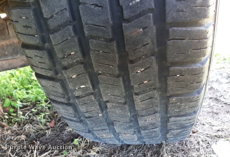 image for item DV9957 1989 GMC Sierra C2500 flatbed pickup truck