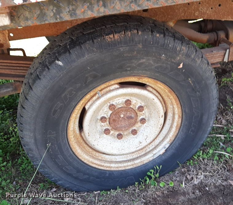 image for item DV9957 1989 GMC Sierra C2500 flatbed pickup truck