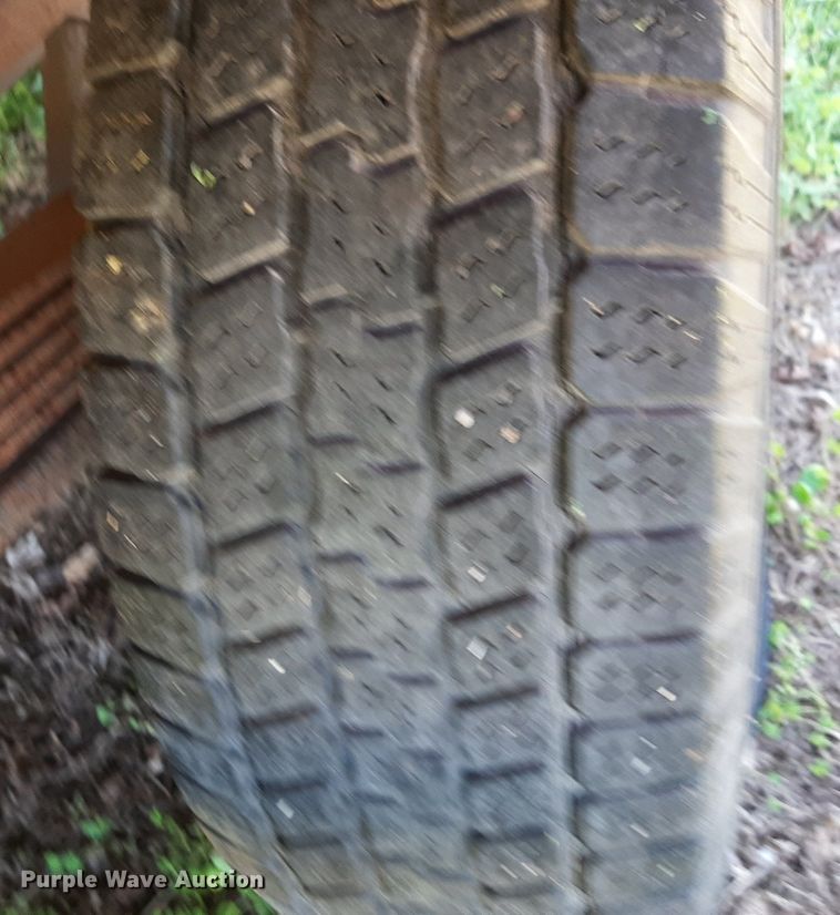 image for item DV9957 1989 GMC Sierra C2500 flatbed pickup truck