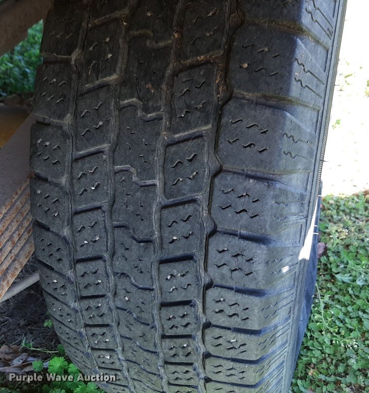 image for item DV9957 1989 GMC Sierra C2500 flatbed pickup truck