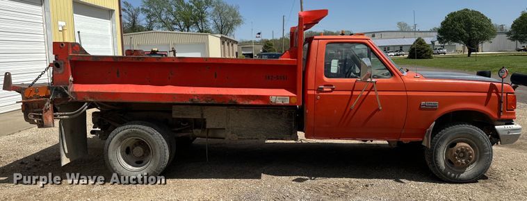 image for item EH5467 1991 Ford F450 Super Duty dump truck
