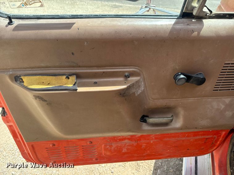 image for item EH5467 1991 Ford F450 Super Duty dump truck