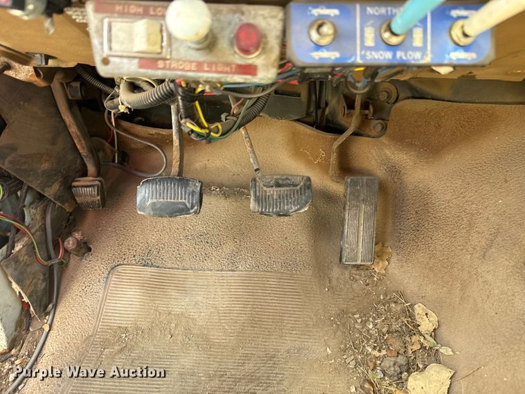 image for item EH5467 1991 Ford F450 Super Duty dump truck