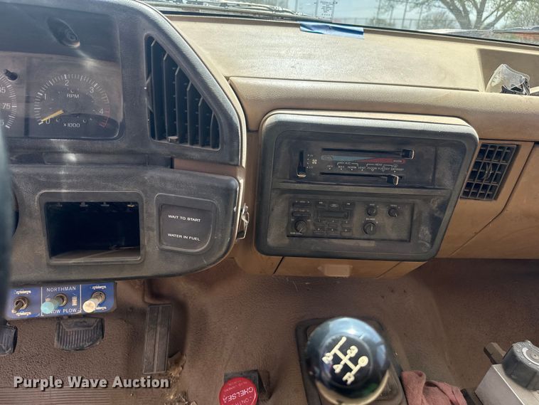 image for item EH5467 1991 Ford F450 Super Duty dump truck