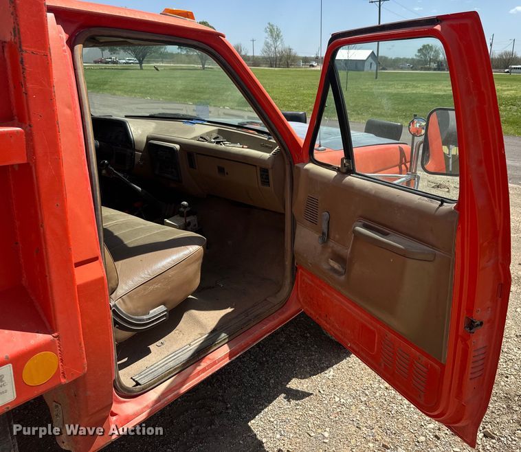 image for item EH5467 1991 Ford F450 Super Duty dump truck