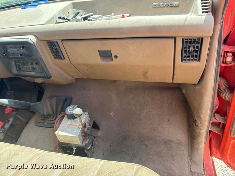 image for item EH5467 1991 Ford F450 Super Duty dump truck