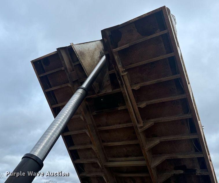 image for item EH6621 2000 Sterling  L8511 dump truck