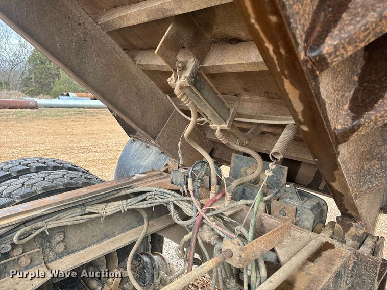 image for item EH6621 2000 Sterling  L8511 dump truck