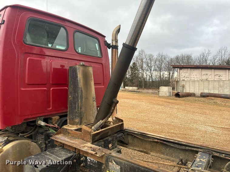 image for item EH6621 2000 Sterling  L8511 dump truck