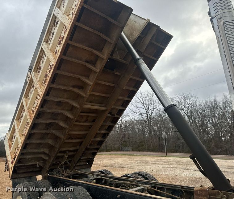 image for item EH6621 2000 Sterling  L8511 dump truck