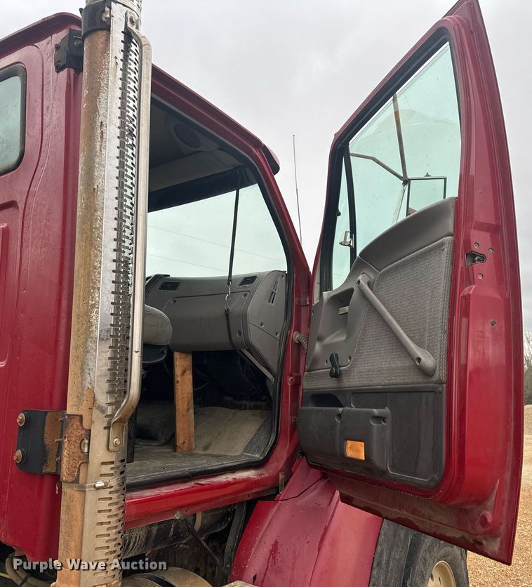 image for item EH6621 2000 Sterling  L8511 dump truck