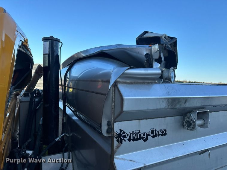 image for item EH6668 2017 International  WorkStar 7500 dump truck