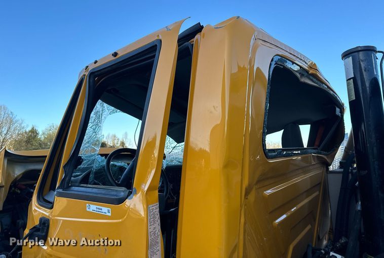 image for item EH6668 2017 International  WorkStar 7500 dump truck