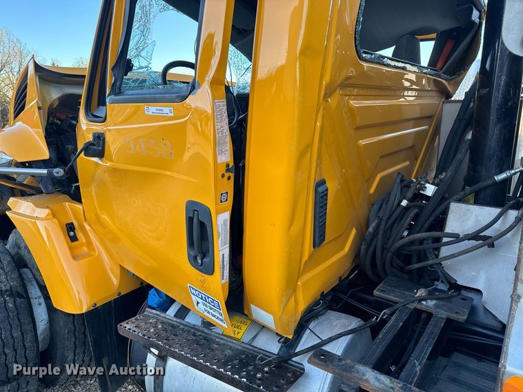 image for item EH6668 2017 International  WorkStar 7500 dump truck