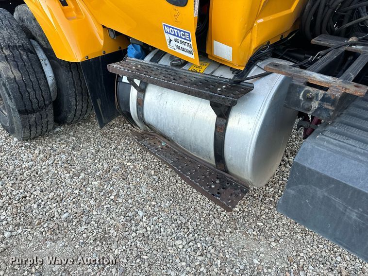 image for item EH6668 2017 International  WorkStar 7500 dump truck