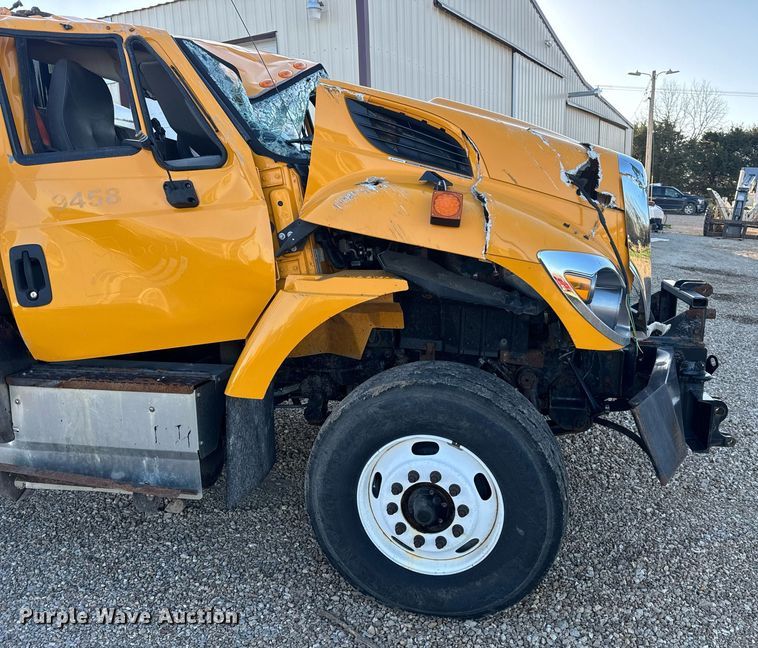 image for item EH6668 2017 International  WorkStar 7500 dump truck