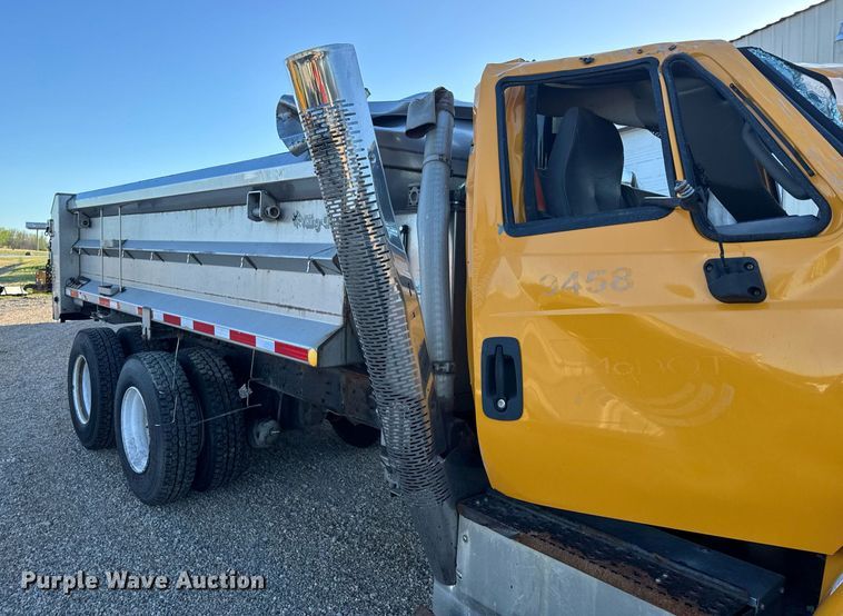 image for item EH6668 2017 International  WorkStar 7500 dump truck