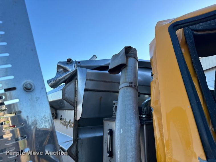 image for item EH6668 2017 International  WorkStar 7500 dump truck