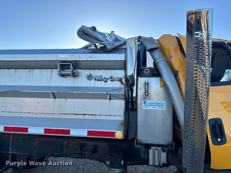 image for item EH6668 2017 International  WorkStar 7500 dump truck