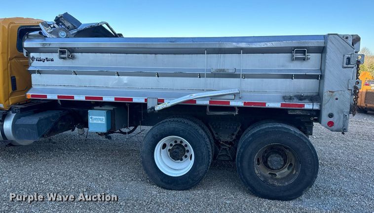 image for item EH6668 2017 International  WorkStar 7500 dump truck