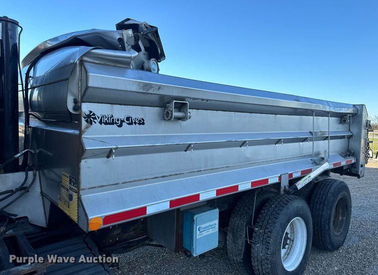 image for item EH6668 2017 International  WorkStar 7500 dump truck