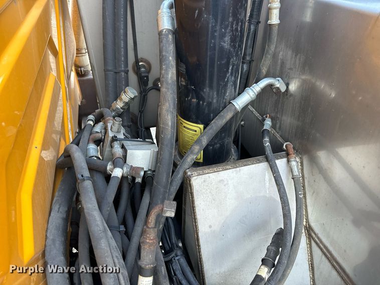 image for item EH6668 2017 International  WorkStar 7500 dump truck