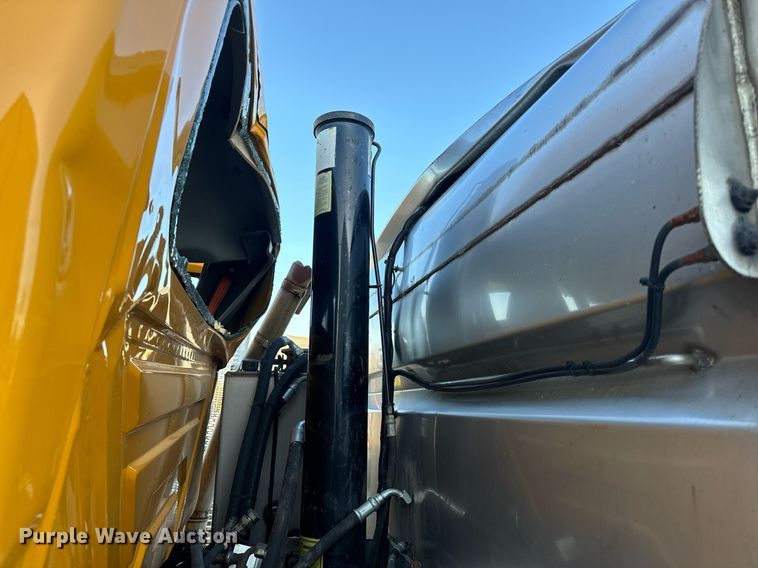 image for item EH6668 2017 International  WorkStar 7500 dump truck