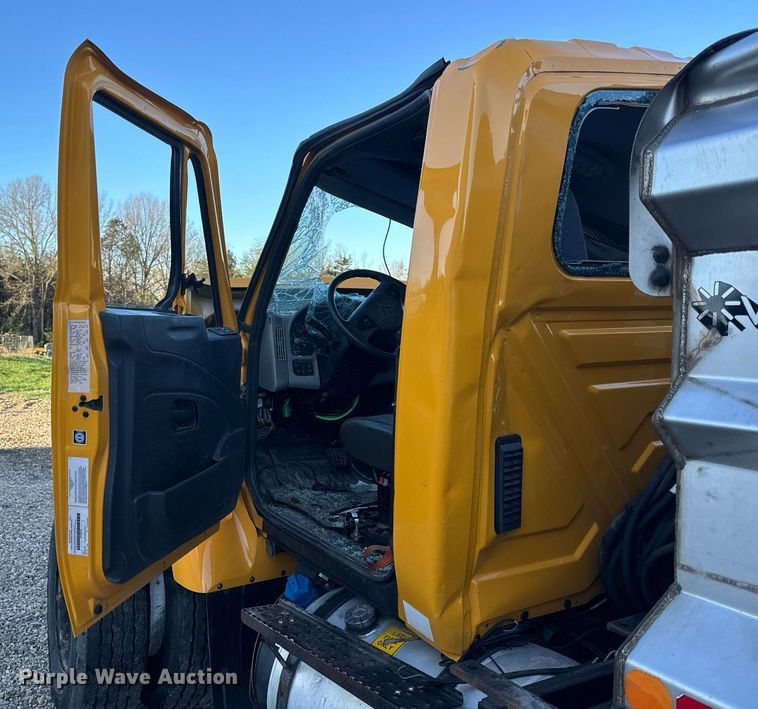 image for item EH6668 2017 International  WorkStar 7500 dump truck